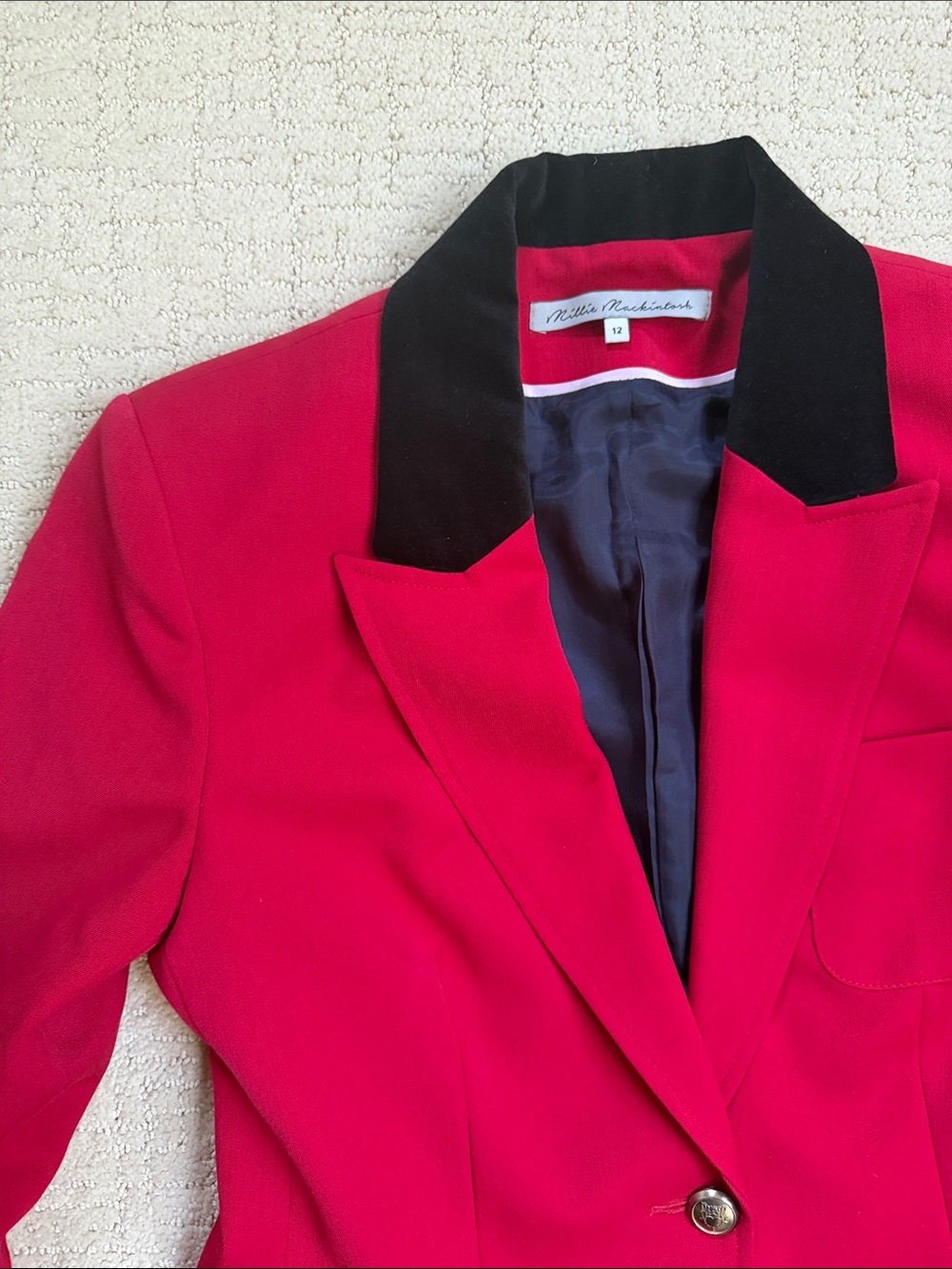 Structured Blazer with Velvet Collar - Picture 2 of 4